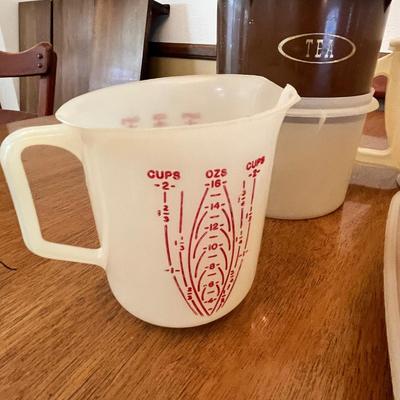Lot 365 Vintage Tupperware