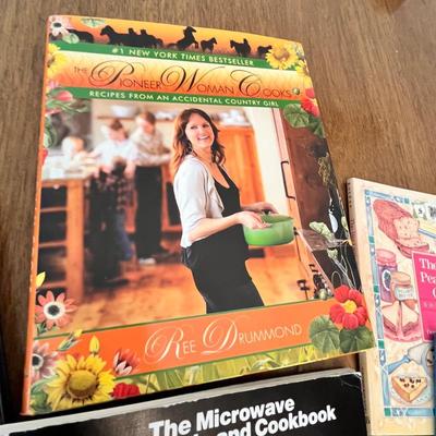 Lot 385 Cooking magazines