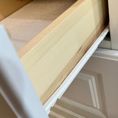 Lot 388 White kitchen cabinet