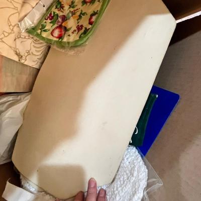 Lot 389 Kitchen linens