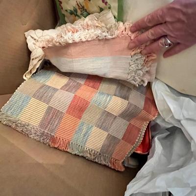 Lot 389 Kitchen linens