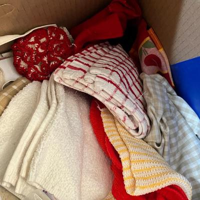 Lot 389 Kitchen linens