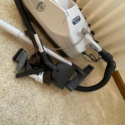 lot 412 Canister Vac