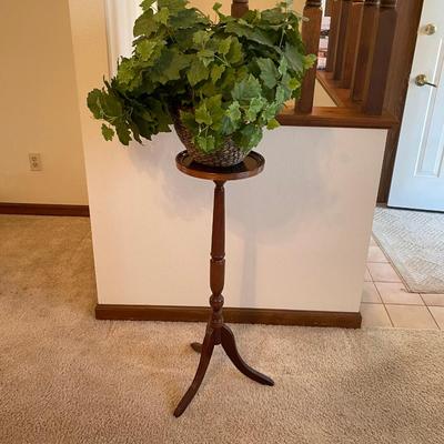 lot 415 Tall fern stand
