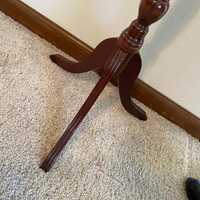lot 415 Tall fern stand