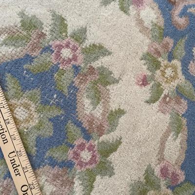 lot 416 Round area rug