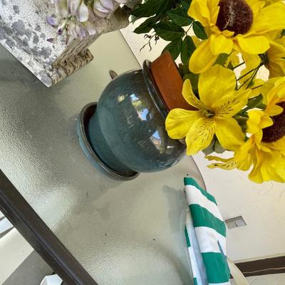 lot 419 Out door flower arrangements