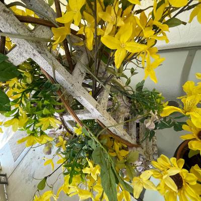 lot 419 Out door flower arrangements
