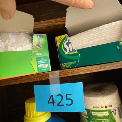 lot 425 Laundry supplies