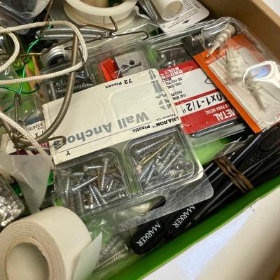 lot 431 Box of hardware