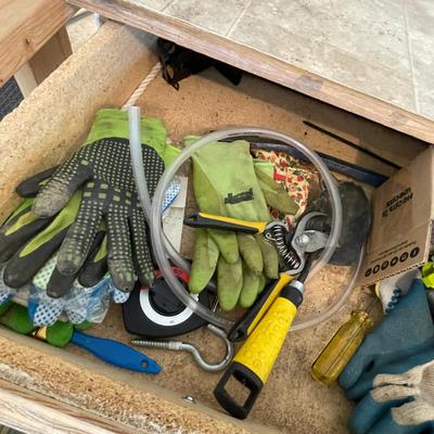 lot 441 Drawer full of gardening items