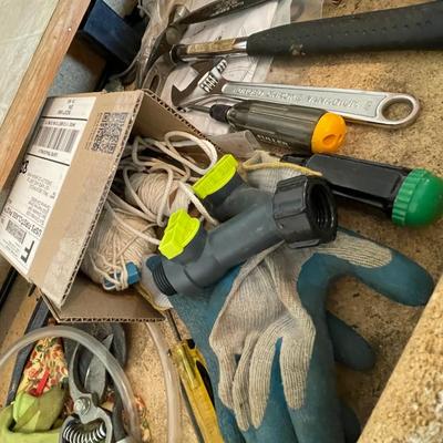 lot 441 Drawer full of gardening items
