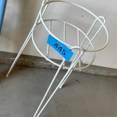 lot 445 Wire plant stand