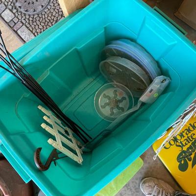 lot 446 Tote of gardening stuff