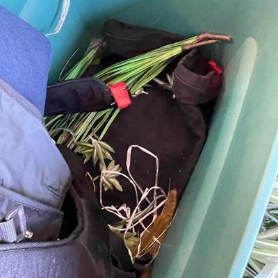 lot 457 Tote of stuff