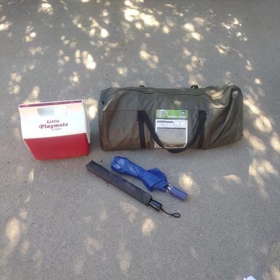 SCREEN HOUSE, PLAYMATE COOLER AND 2 UMBRELLAS