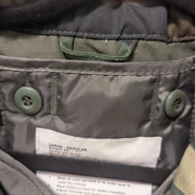 Camo Jacket w/ Liner Size Large/Regular #32
