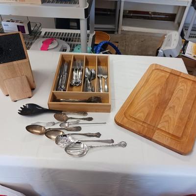 BAMBOO ORGANIZER W/FLATWARE, WOODEN CUTTING BOARD, CUTLERY BLOCK AND SERVING SPOONS
