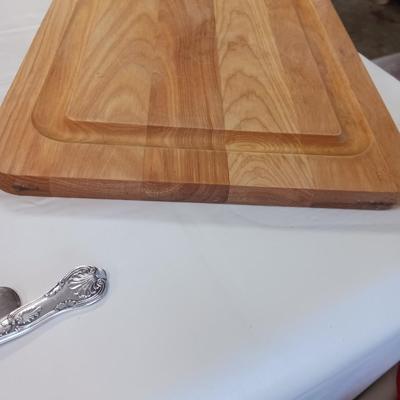BAMBOO ORGANIZER W/FLATWARE, WOODEN CUTTING BOARD, CUTLERY BLOCK AND SERVING SPOONS