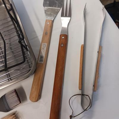 ROASTING PAN, BBQ UTENSILS AND MORE