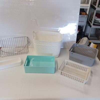 SMALL ORGANIZING CONTAINERS