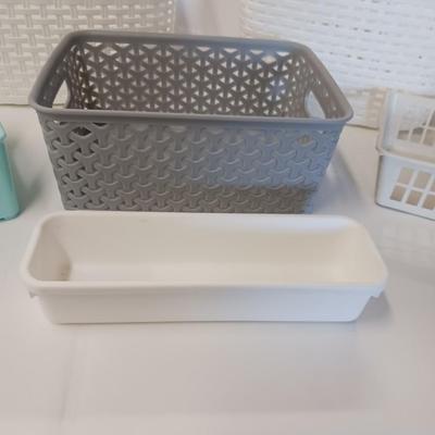 SMALL ORGANIZING CONTAINERS