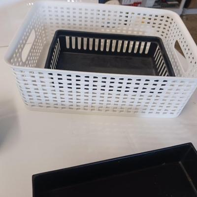 SMALL ORGANIZING CONTAINERS