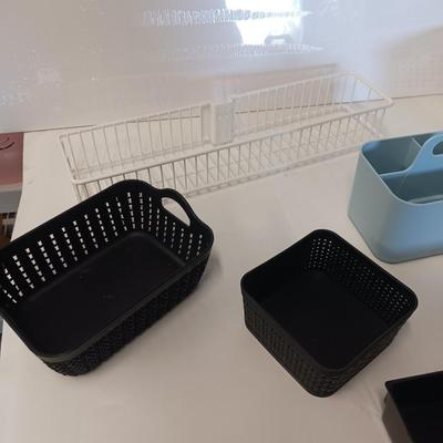 SMALL ORGANIZING CONTAINERS