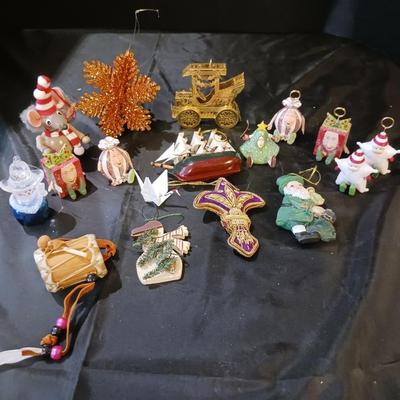 CHRISTMAS ORNAMENTS FROM AROUND THE WORLD