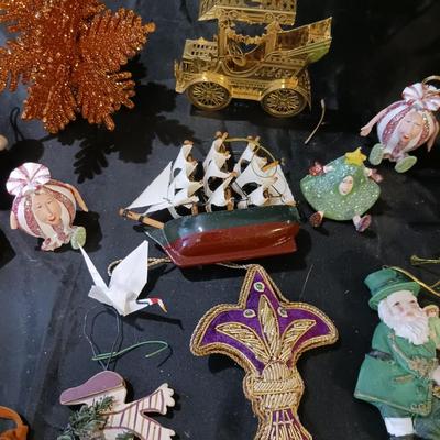 CHRISTMAS ORNAMENTS FROM AROUND THE WORLD
