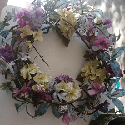 METAL TEXAS STAR, FAUX FLOWER WREATH AND MORE