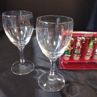WINE GLASSES AND CHRISTMAS BOTTLE STOPPER