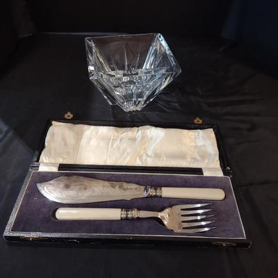 CRYSTAL BOWL AND CARVING SET