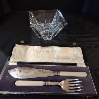 CRYSTAL BOWL AND CARVING SET