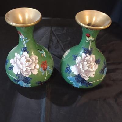 PAIR OF CLOISONNE DECORATIVE VASES