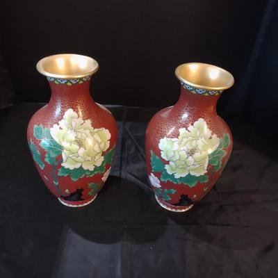 PAIR OF CLOISONNE DECORATIVE VASES