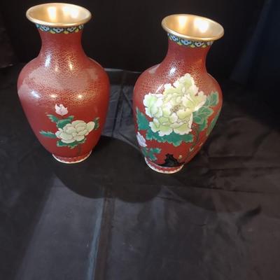 PAIR OF CLOISONNE DECORATIVE VASES
