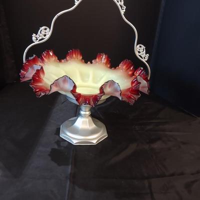 BRIDAL BASKET WITH SILVER PLATE HOLDER