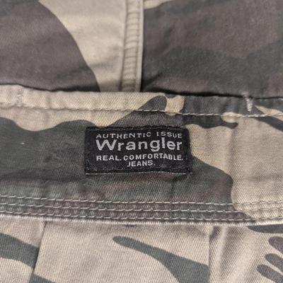 Wrangler Size 38 x 30 Camo Pants #47