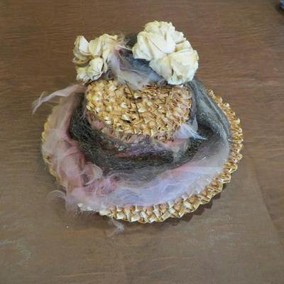 Sale Photo Thumbnail #5: Vintage straw traveling hat with tulle
