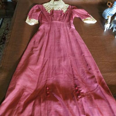 Sale Photo Thumbnail #7: Vintage c. early 1900s pink, size 4, traveling dress
