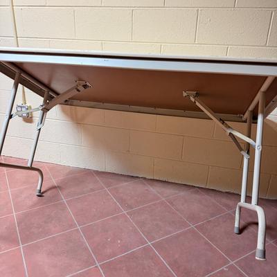 Folding Table (O-MG)