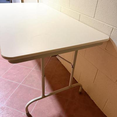 Folding Table (O-MG)