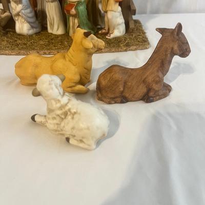 Porcelain Nativity Scene Set (PB-RG)