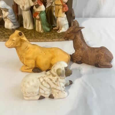 Porcelain Nativity Scene Set (PB-RG)