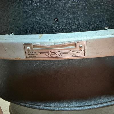 Vintage Secretary Chair (O-MG)