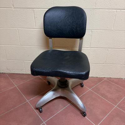 Vintage Secretary Chair (O-MG)