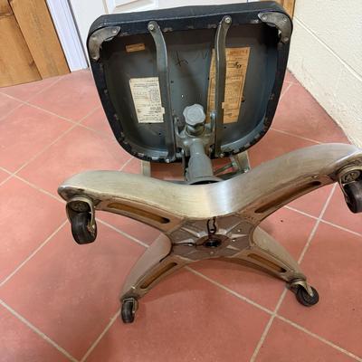 Vintage Secretary Chair (O-MG)