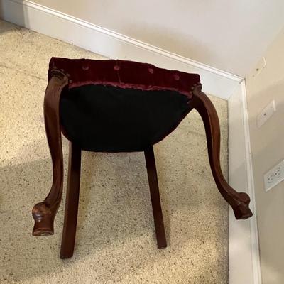 Button Tufted Victorian Parlor Chair (PB-RG)