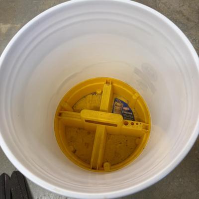 Terra Cotta Pots & Gardening Tools (WS-MG)